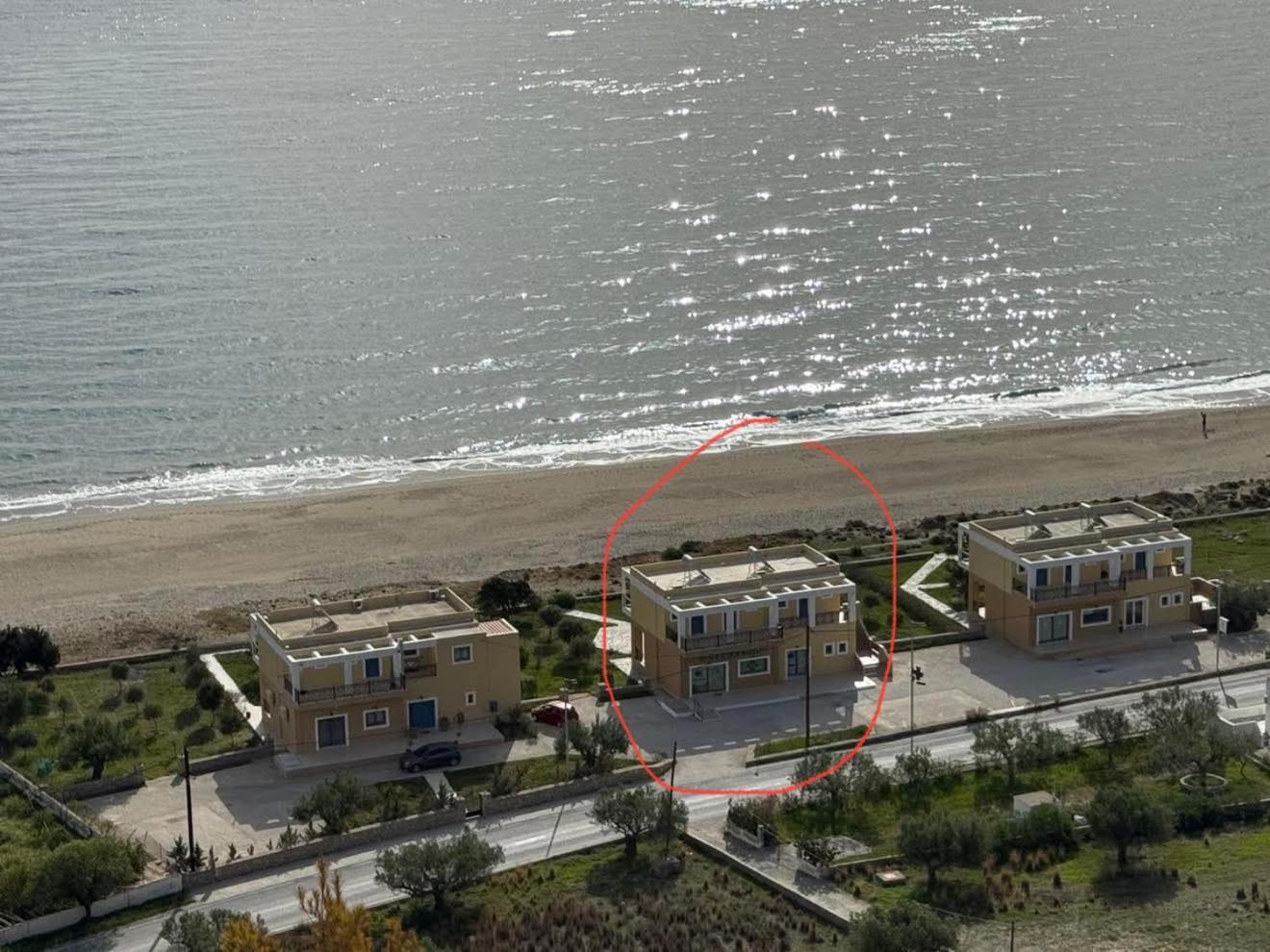 Beachfront Apartments カルパトス エクステリア 写真