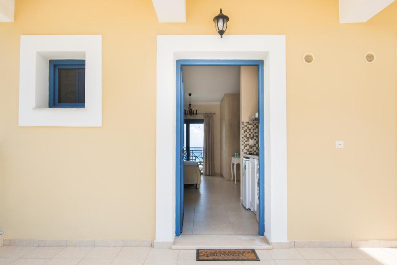 Beachfront Apartments カルパトス エクステリア 写真