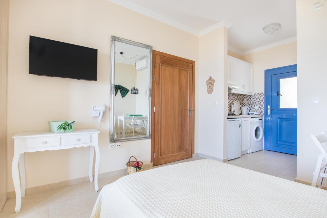 Beachfront Apartments カルパトス エクステリア 写真
